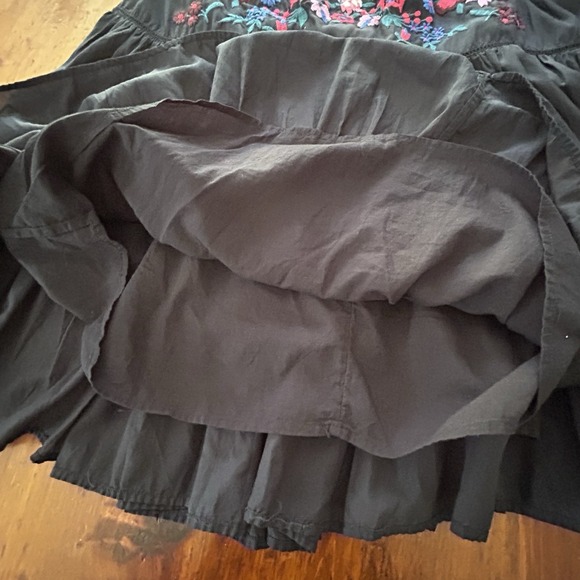 FREE PEOPLE Black Embroidered Off Shoulder PEASANT TOP L Smocked Boho Festival - Picture 14 of 16